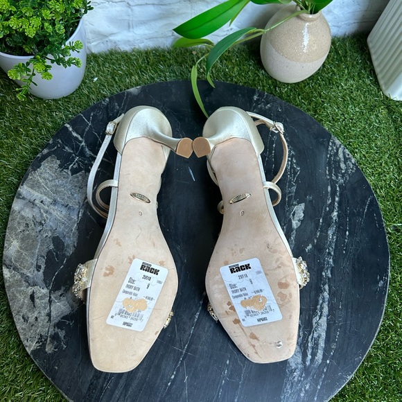 BADGLEY MISCHKA
Nala Curvy Stiletto
Heel Ivory Satin size 9 
$245 store display - Picture 16 of 16